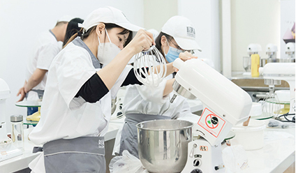 世奥饮品奶茶培训学员与刘校合影